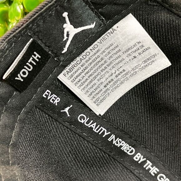 Nike Jordan Pro Jumpman Classics Cap Black Red Snapback Youth Hat - Picture 9 of 11